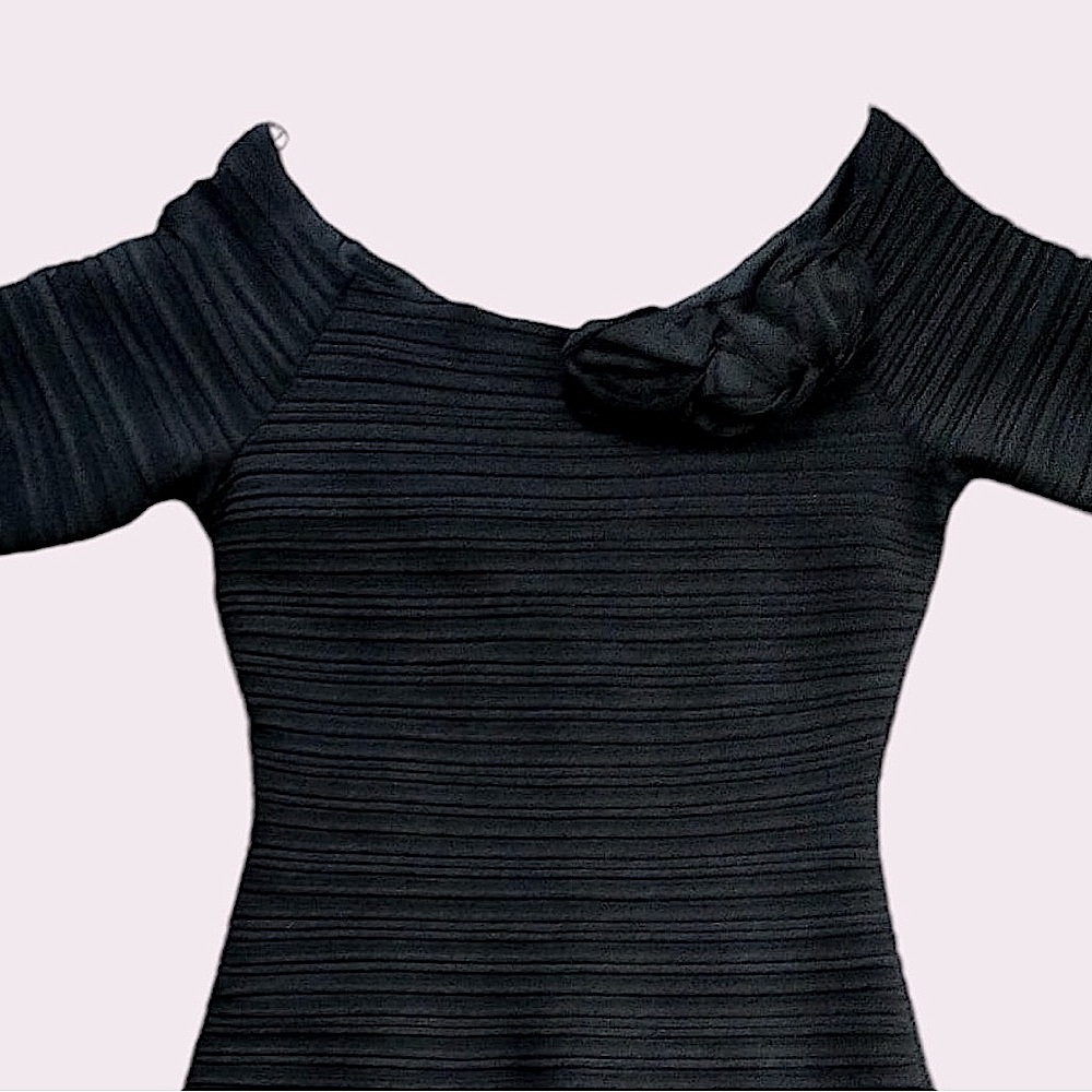 Vintage 90s Wiggle Dress Wavy Texture Black Flower Appliqué